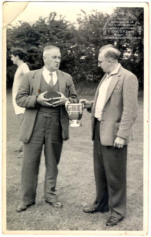 Image: Harry Price and Garnet Clutterbuck (62k)