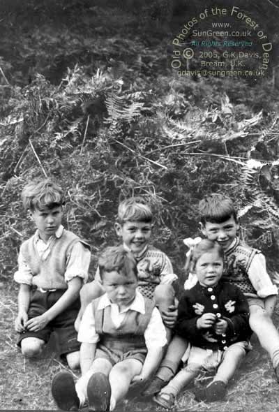Bream Kids 1950s (40k)