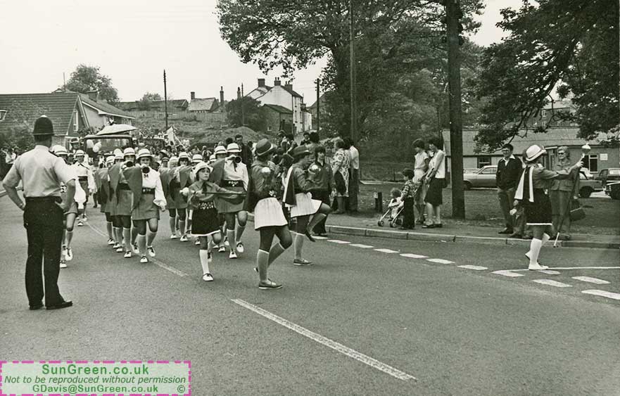 An old photo of a Bream carnival procession passin the Schools