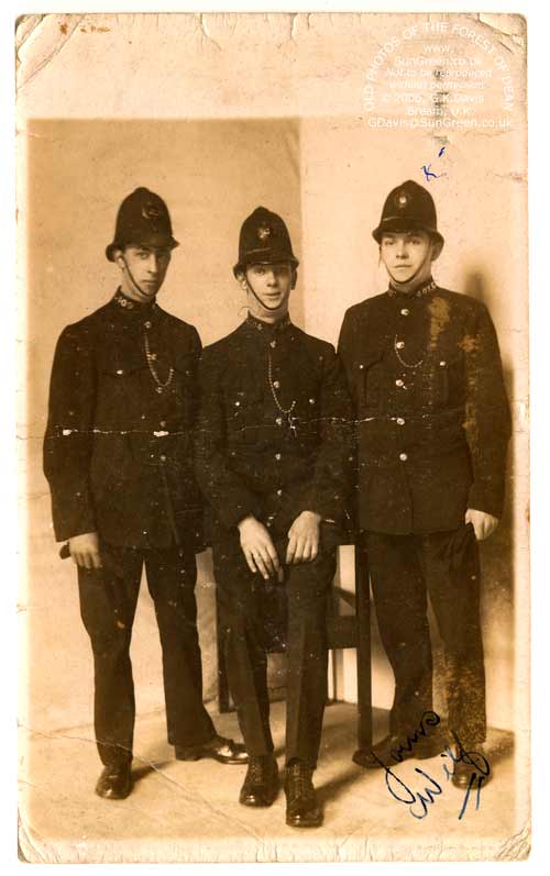 Image: 3 Forest Policemen (36k)