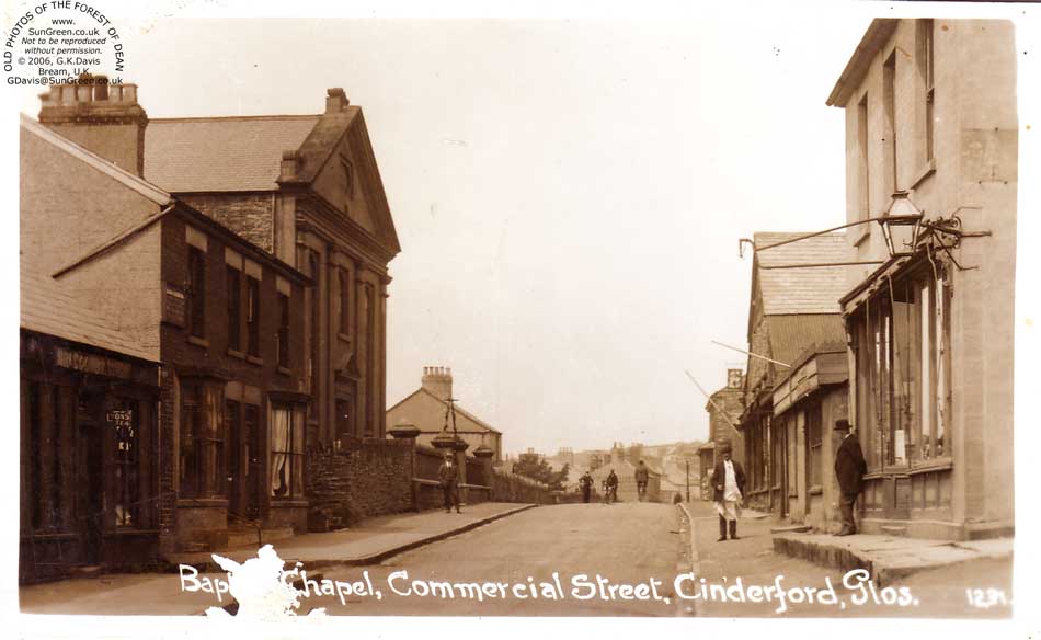 image: Cinderford Baptist Chapel, Commercial Street, Cinderford (50k)