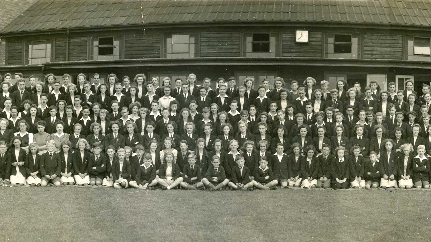 LGS 1946 - 4