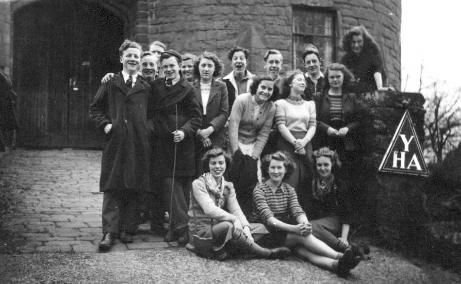 Image : LGS group at St Briavels Youth Hostel (66k)