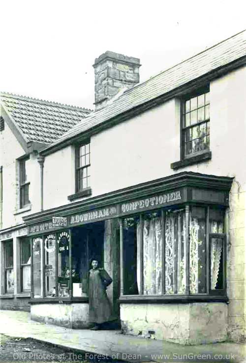 Image : Downham's Shop c 1910 (48k)