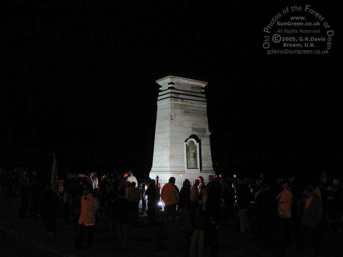 ream Cenotaph floodlit for the first time (15k)
