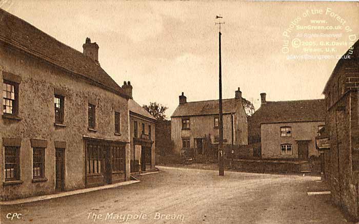 Bream Maypole from the High St (41k)