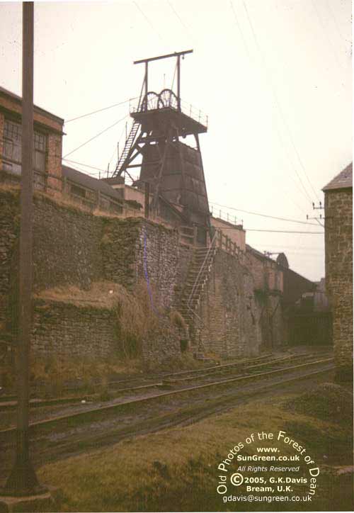 Park Gutter Pithead 1965 (31k)