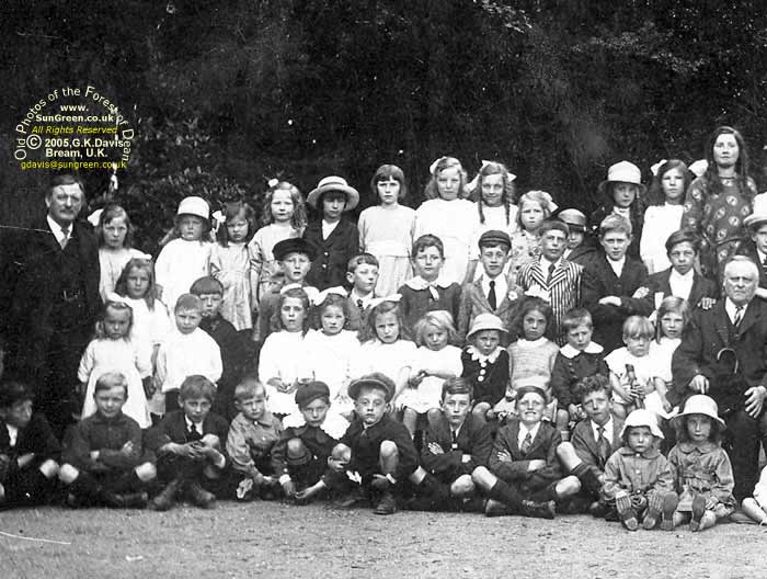 Bream Eaves Sunday School 1922 (59k)