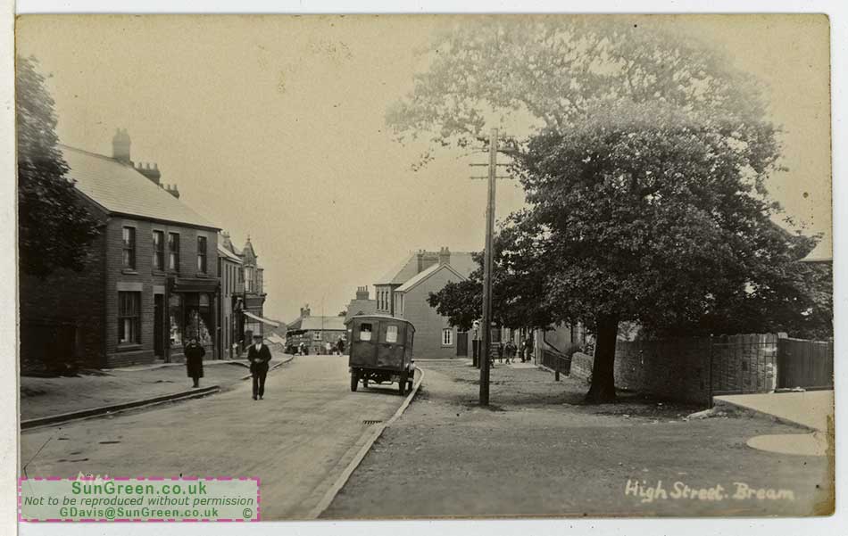 An old photo of Bream High Street showing the Cross Keys Inn.
