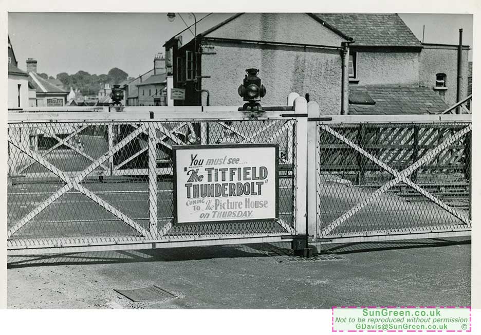 An old photo of Hill St rail crossing Lydney