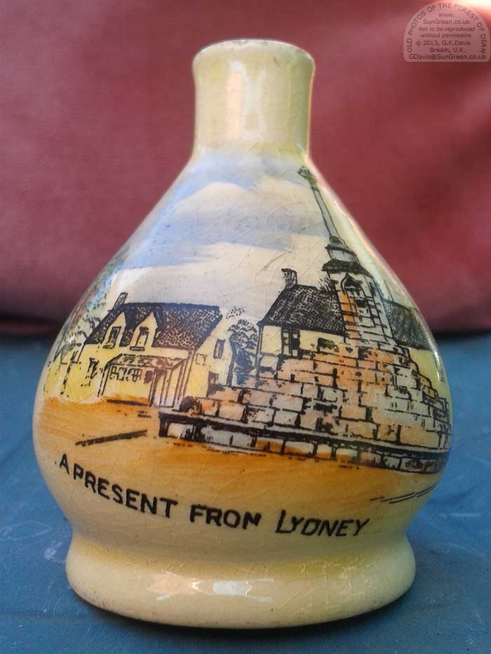 A souvenir vase of Lydney