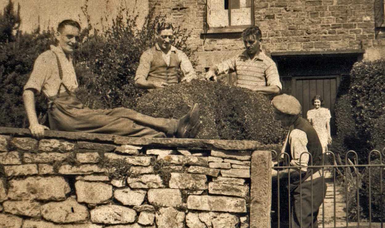 A photo at the front of Bannock Tree Cottage.