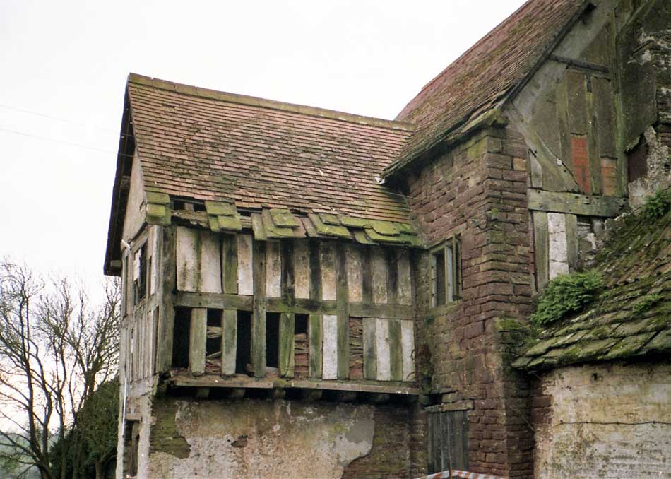 Another photo of Hayes Manor Barn c.1990